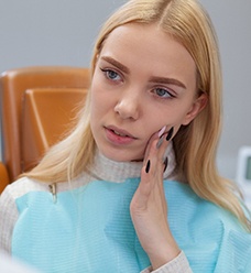 a patient talking to an emergency dentist in Jacksonville