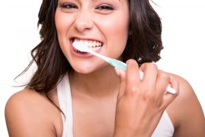 woman brushing her teeth